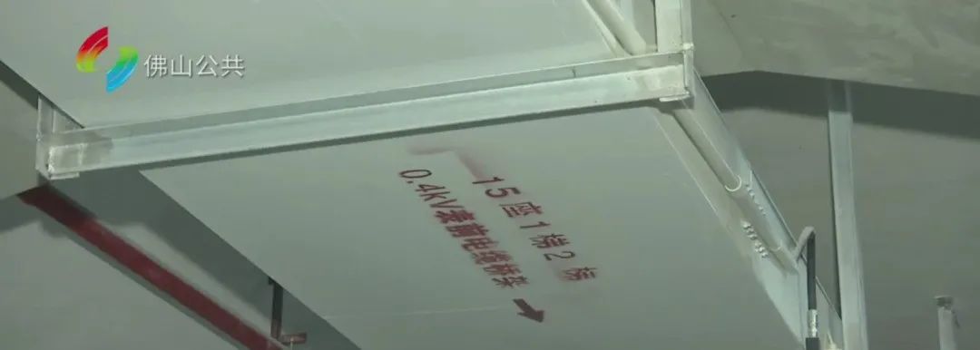 DƬ